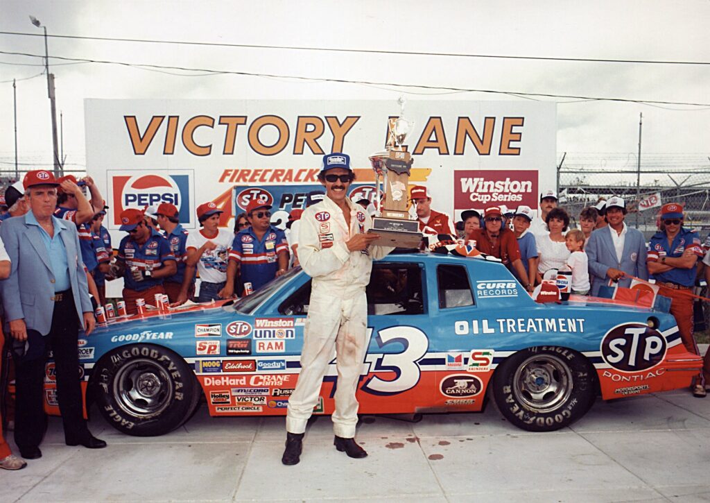 Richard Petty 7 Daytona 500-at nyert az STP színeiben