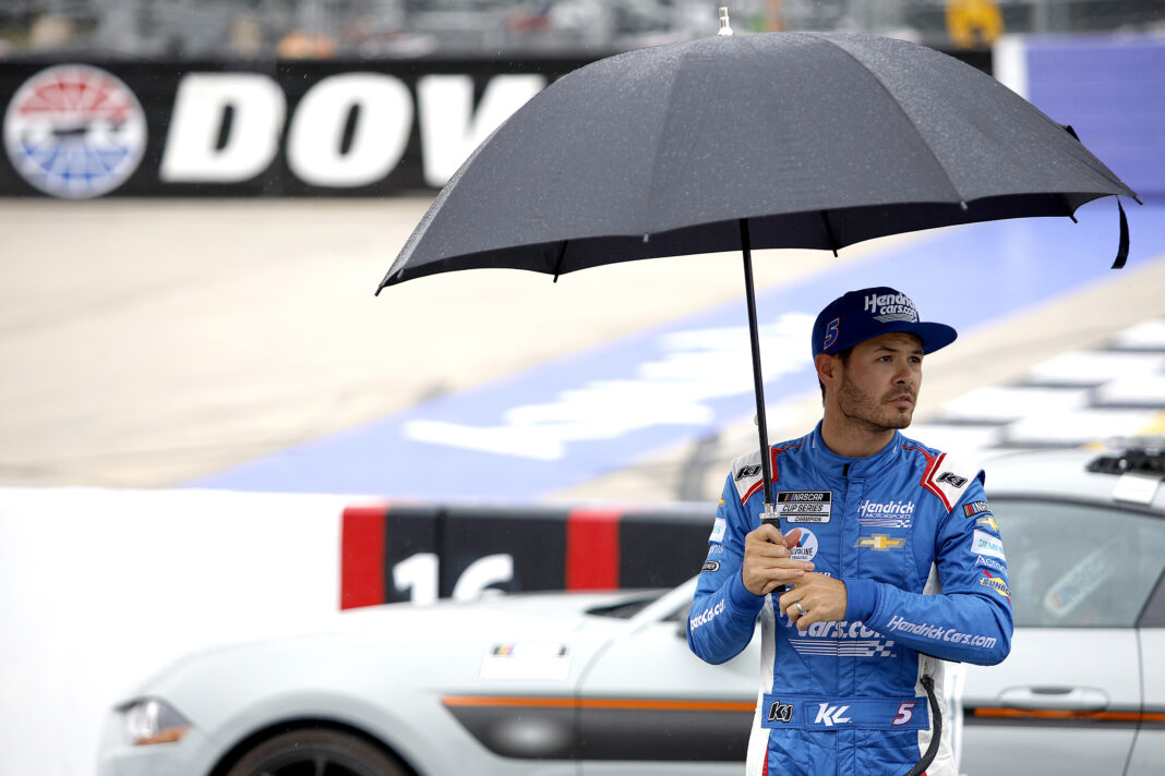 Kyle Larson gyengélkedése és az eső sem riasztotta el a nézőket NASCAR