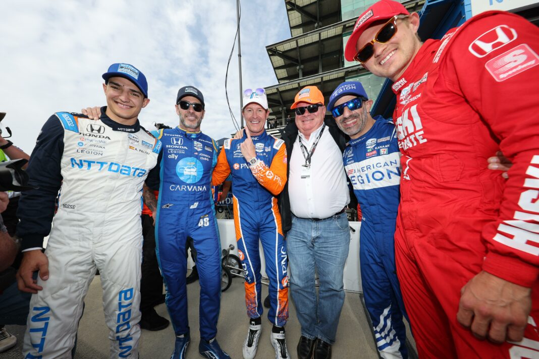 Dixon és csapattársai az Indy 500 időmérője után
