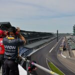 Indy 500 spotterek nézik a pitet