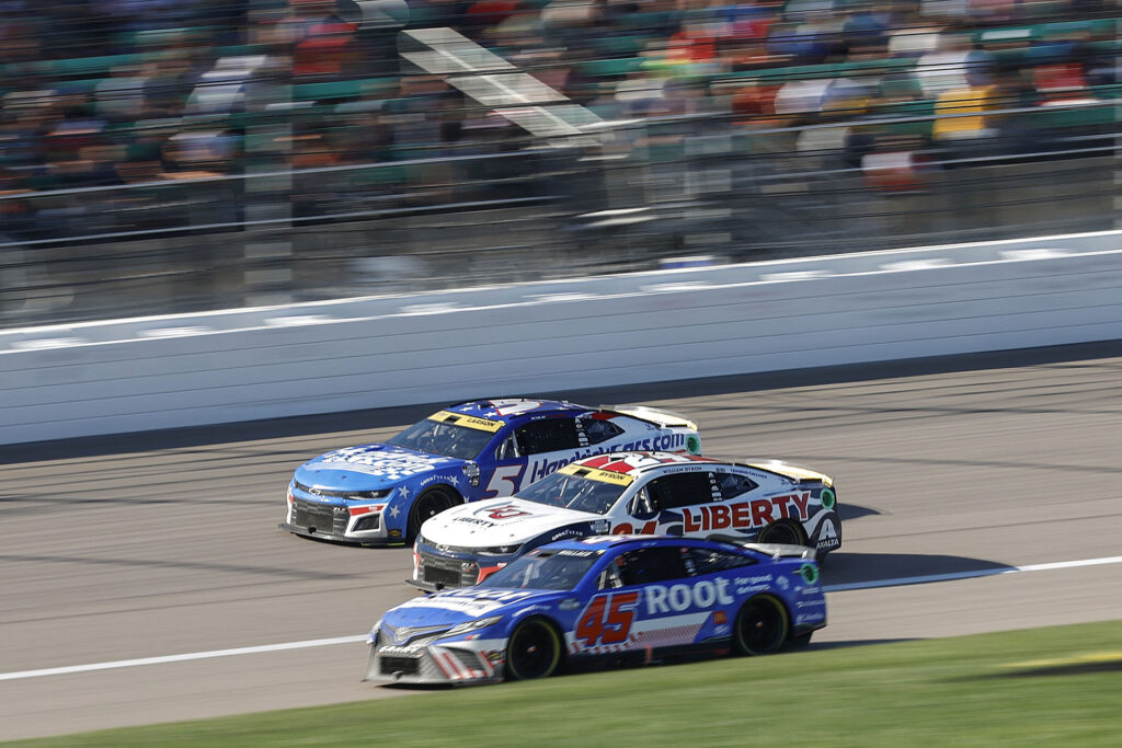 Wallace, Byron, Larson a NASCAR 2023-as Kansasi őszi versenyén